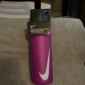 NWT, Nike water bottle with twist lid.